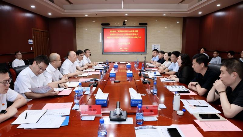 座谈会(1).jpg