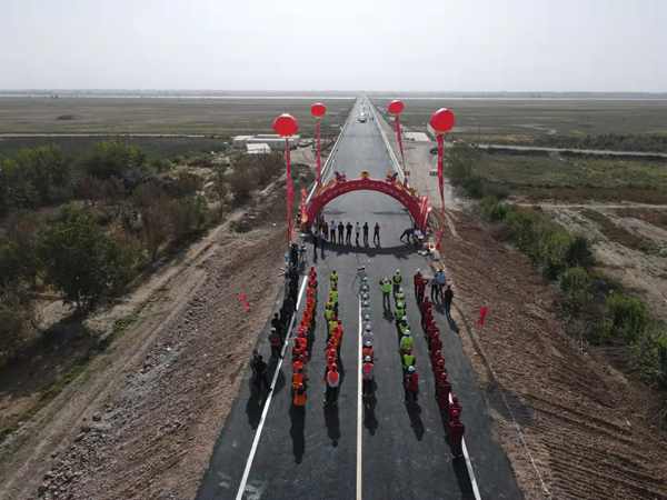 第三师46团—艾力西湖镇公路项目叶尔羌河特大桥顺利通车