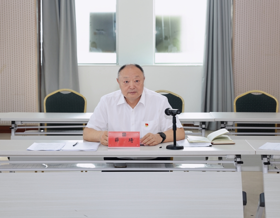 薛琦同志领学照片.jpg